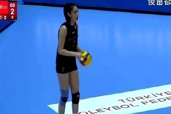 谁懂啊！王媛媛刚到加拉塔沙雷就放大招！没磨合直接首发，顶着关注和质疑上场，结果4