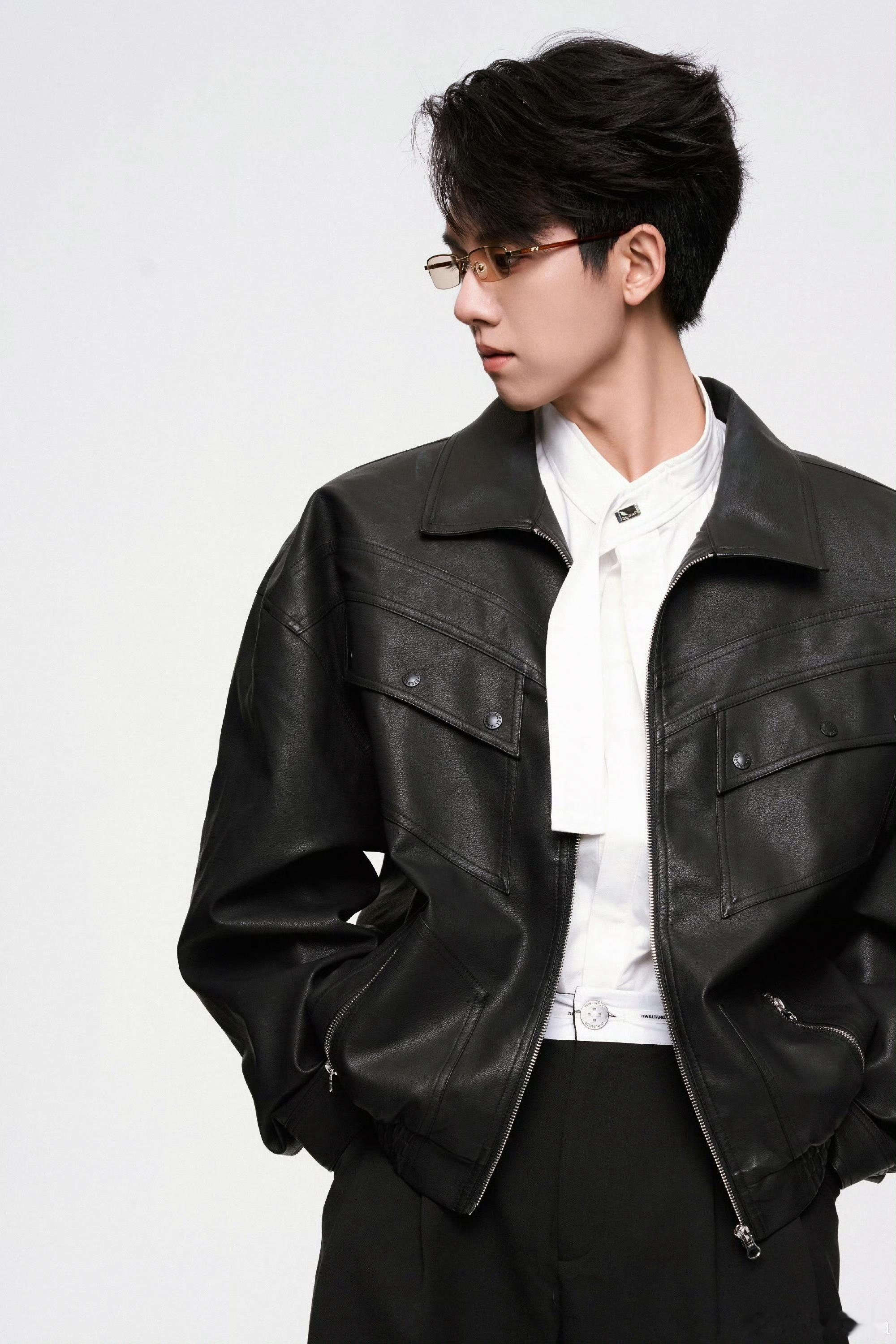 张耀眼镜一戴高智感上位张耀戴眼镜智性恋DNA动了！潮男高智感拉满