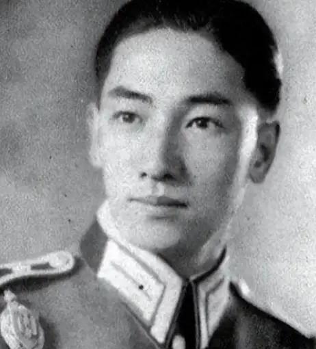 1997年，蒋纬国病逝，宋美龄派人查账，发现养了81年的儿子，身后竟是一堆债务，