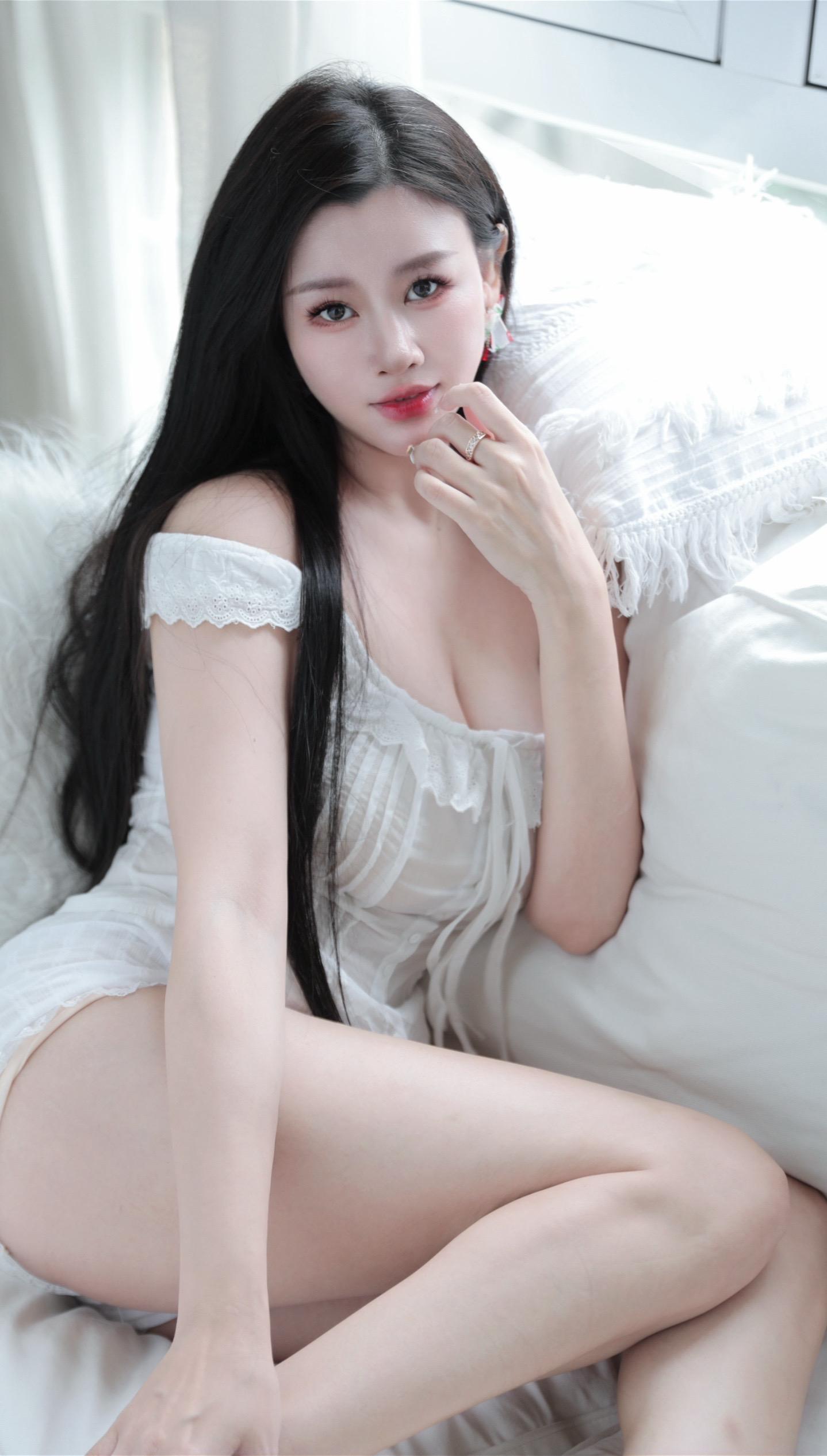 黑白皇后     审核员 正常写真 记录美好