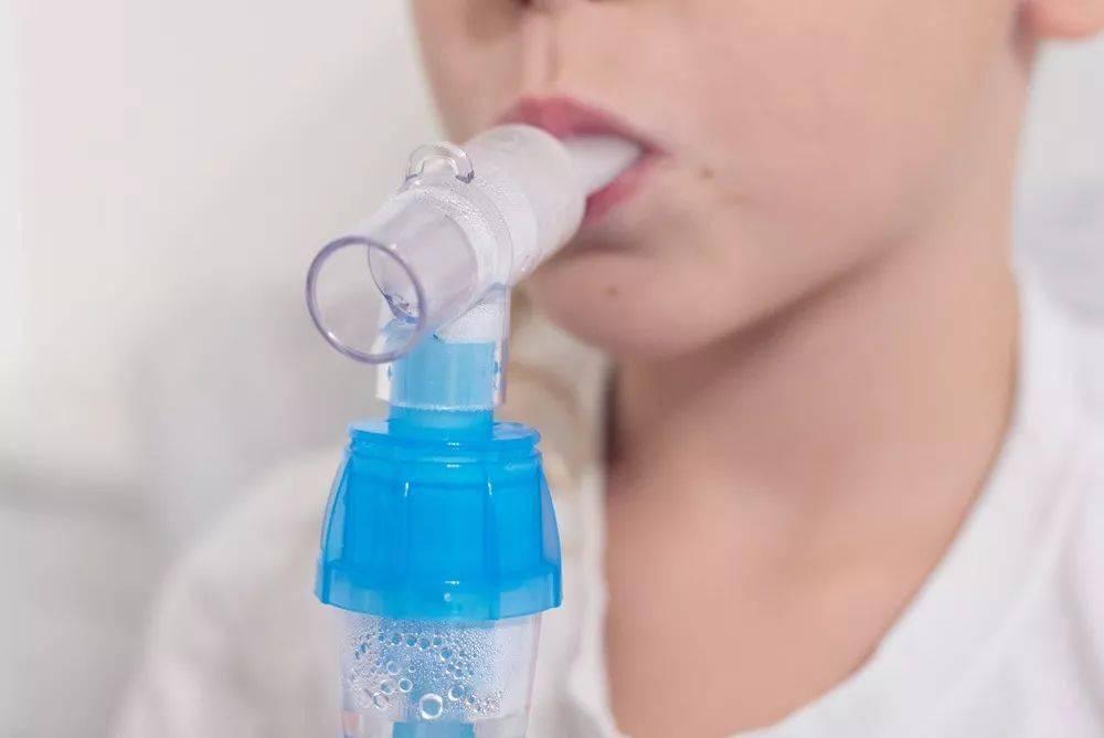 雾化常用药的副作用有什么?
第一种是激素类的药物，多数用于支气管气道的痉挛，起到