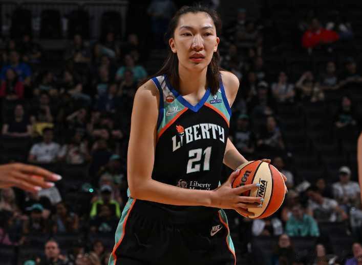 北京时间7月21日，WNBA常规赛纽约自由人客场对阵洛杉矶火花，韩旭首节爆发命中