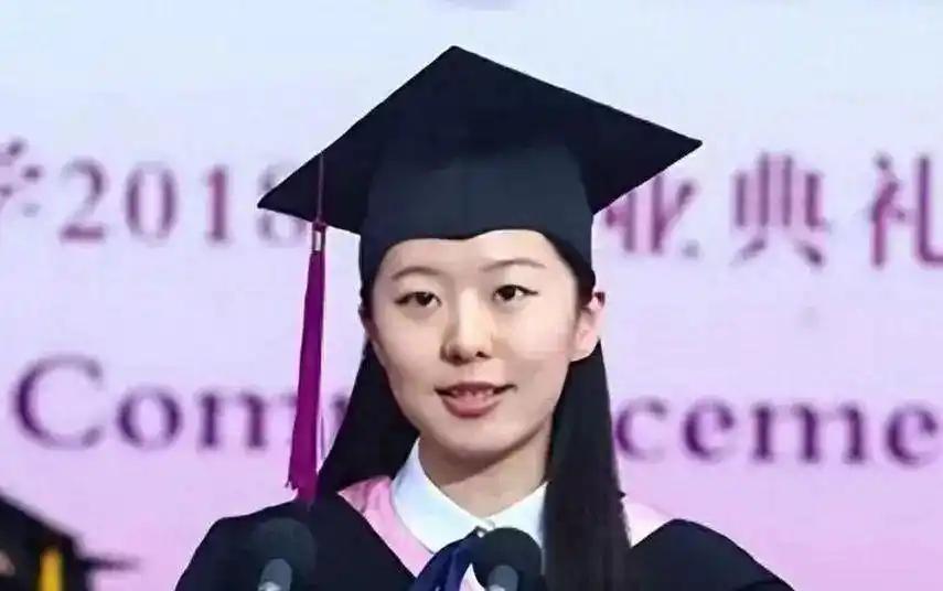 “我宁愿在美国住下水道，翻垃 圾！也不回中国！”谁能想到，说出这句话的人，竟然是