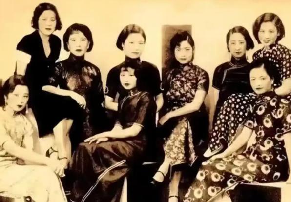 1926年，被戏称为“剥皮将军”的张宗昌终于如愿以偿霸占美人陈佩瑜，同房之夜，张