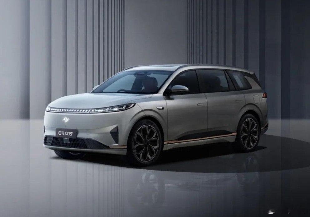 东风奕派eπ008放出了一波外观官图，新车定位6座中大型SUV，外廓尺寸5002