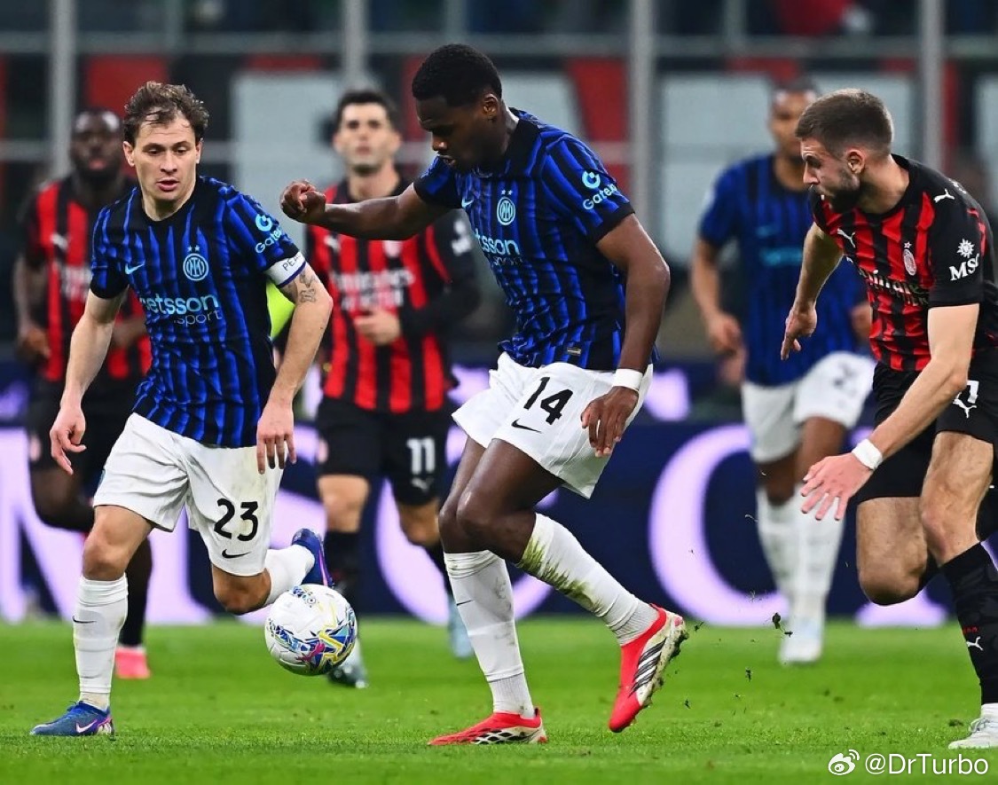 国米本场表现确实不佳 球员们显得疲劳 而且没有拿出应有的拼劲 博尼和皮奥今天显得