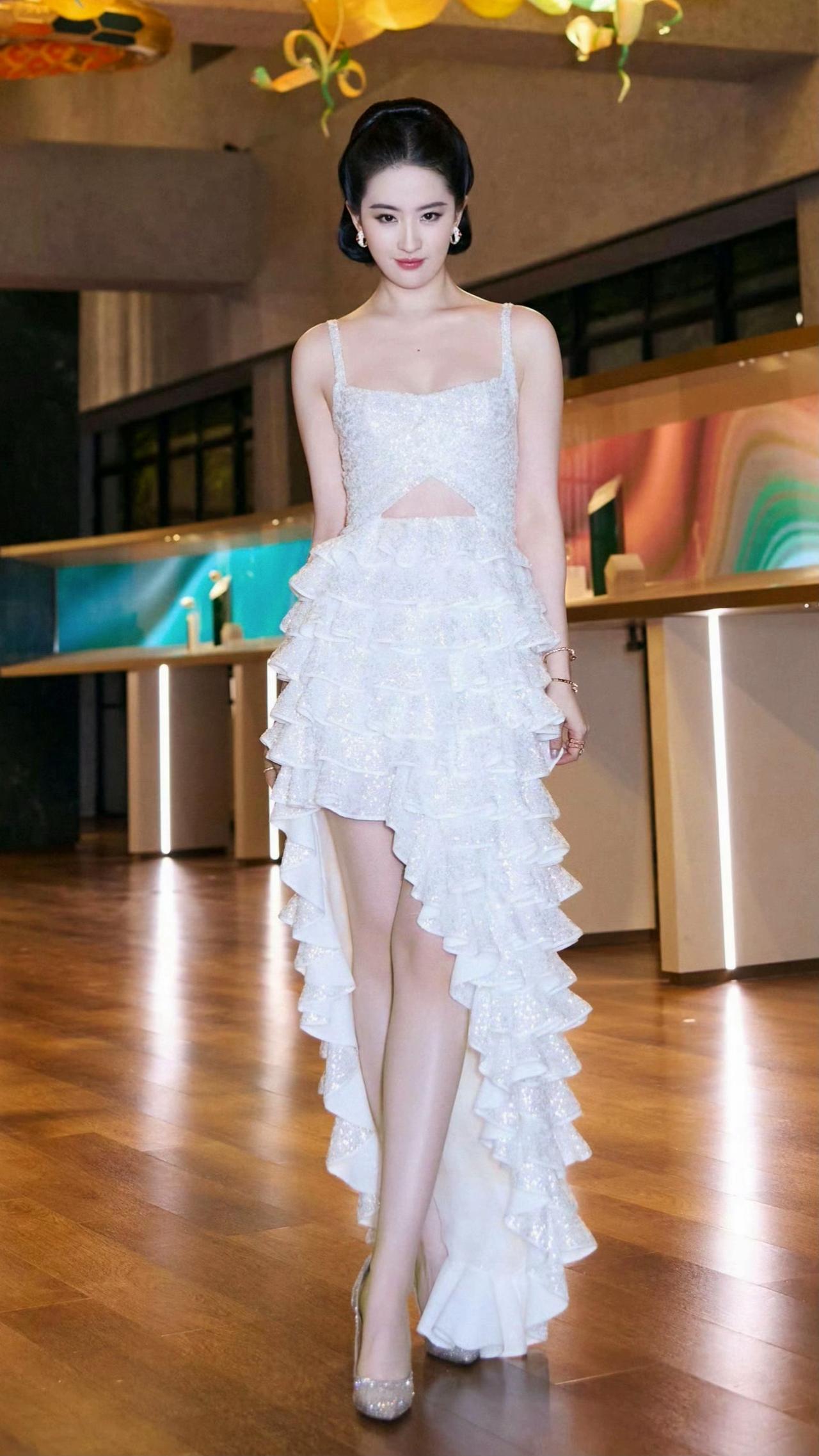 刘亦菲代言宝格丽，东方仙韵邂逅意式奢雅，璀璨共生，魅力大方，东方明珠。刘亦菲 闲