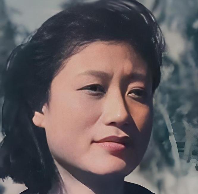 新四军军花：战火中绽放的绝代风华
 她是新四军公认的“军花”李又兰，出身富商世家