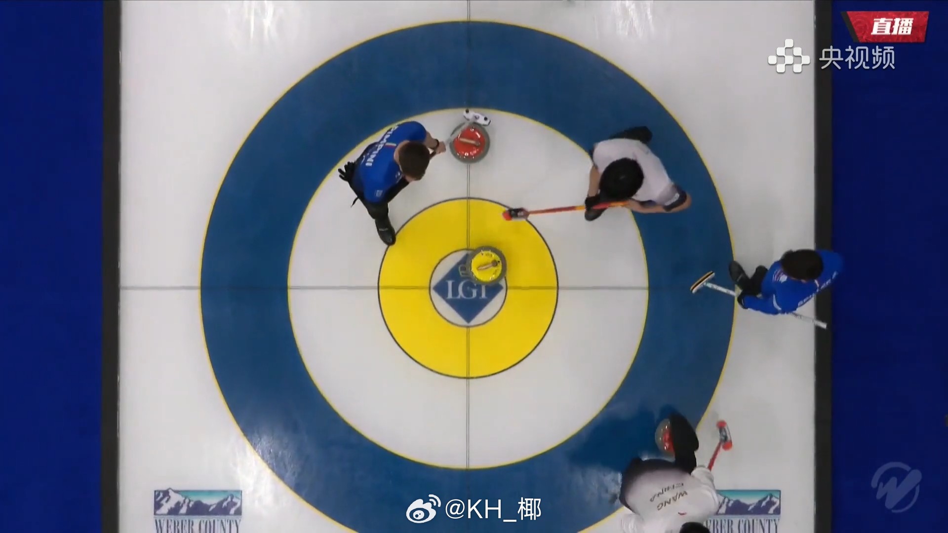 2026男子冰壶世锦赛 小费旋进，半场3-3 