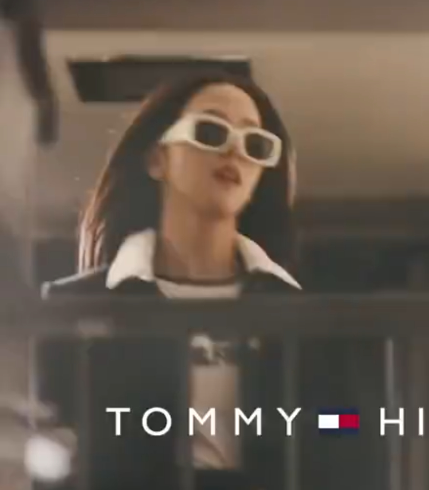 kimjisoo[超话]OMG呀积分们，糊糊的都是遮不住此女的俊呀 ​​​