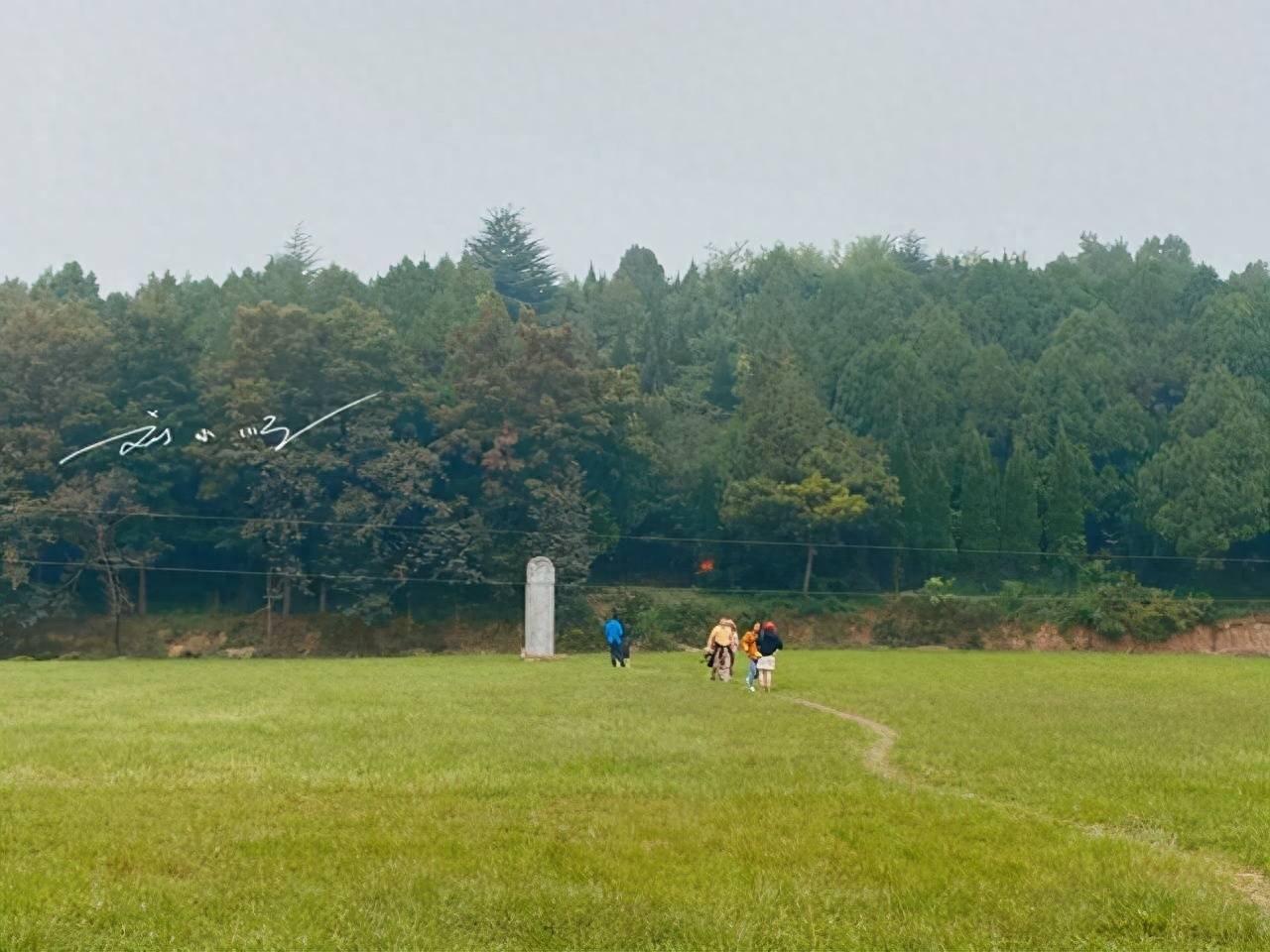 陕西省杨陵区农田中竟然藏着隋文帝杨坚的泰陵？这座看似普通的小土坡竟是全国重点文物