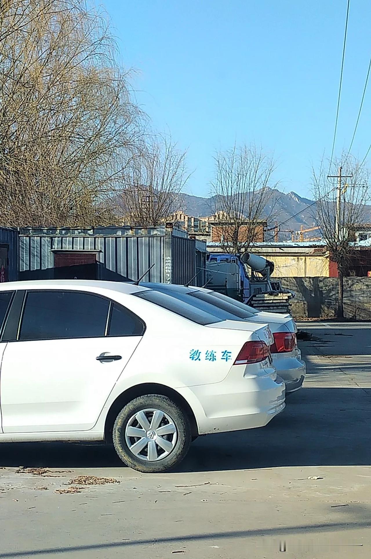 ,现在这种现象应该是少了 .讲个段子:有个女学员为了让教练好好教自己,经常无事献