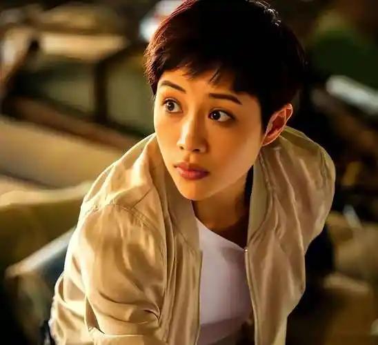 曾放狠话绝不婚育、老死不进养老院！坚持17年的张龄心，终究败给了现实。


提起