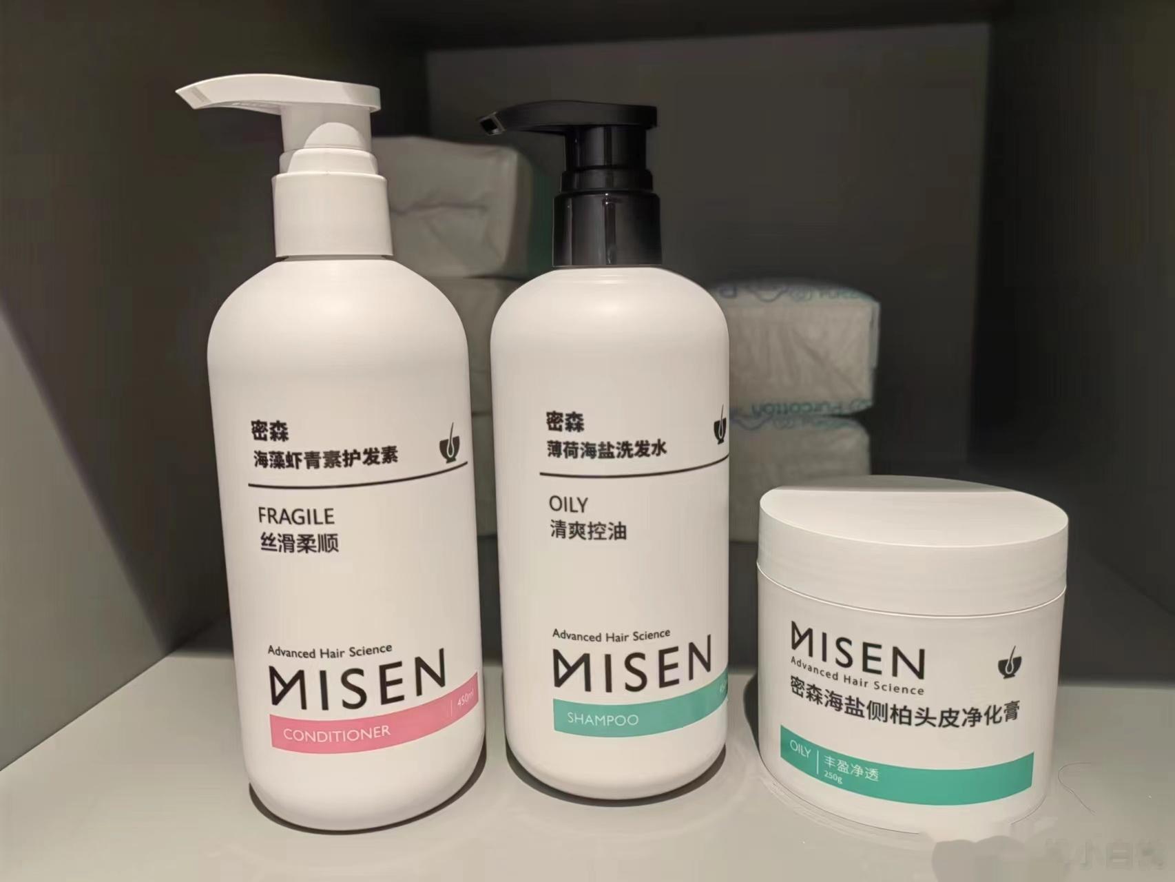 细软塌的油头姐妹看过来！以前每天都要洗头的我，用了薄荷海盐洗发水后，三天了头顶还
