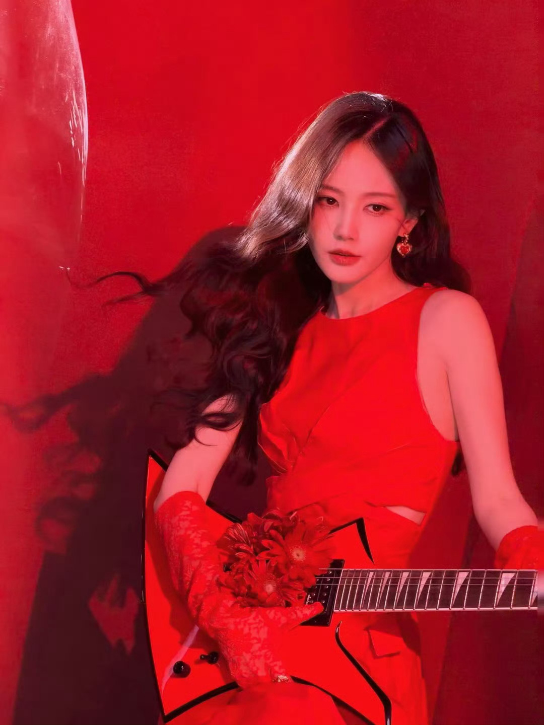 李一桐录一次综艺崩一回牙笑不活了，李一桐上综艺必崩牙，这次被一颗枣拿下，这种剧情