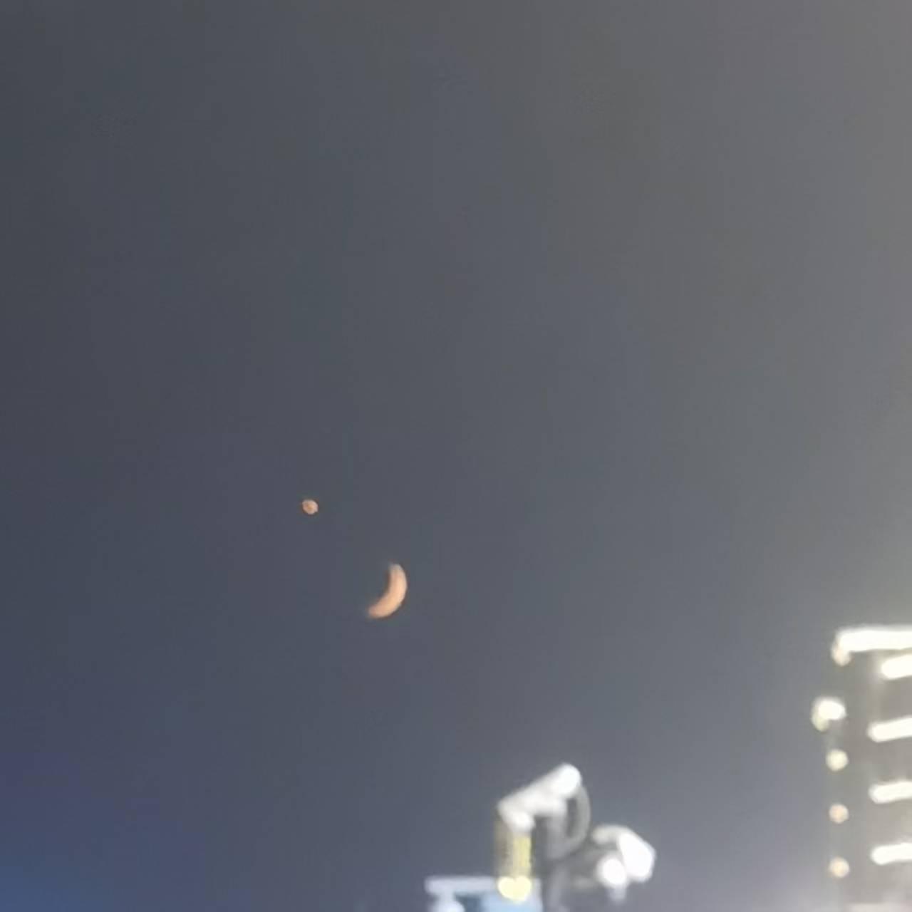 不想说假话，又不能说真话，好难。

刚才，姐姐打来电话，告诉我，她去看娘家妈了，