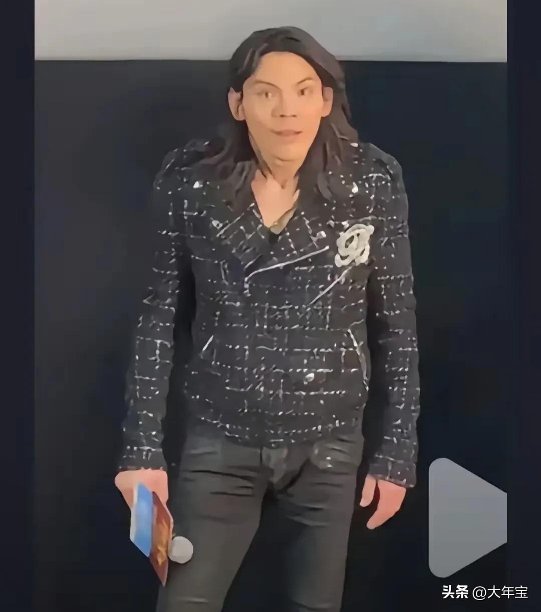 不明白为什么这么多人，调侃向佐，其实按照他的家世，他完全可以舒心当个少爷，可是向