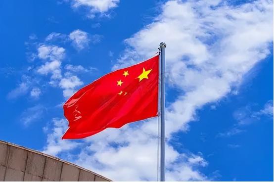 为啥70年前新中国刚成立，穷得叮当响，工业几乎为零，连像样的武器都造不出来，却没