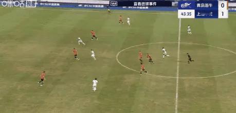 路易斯毁掉了阿苏埃的赛季进球
徐皓阳传球瞬间，路易斯处于越位位置，李海新的判罚准