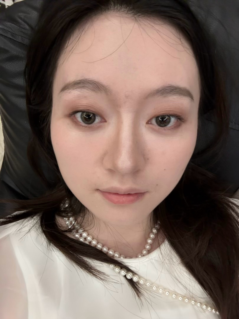我今天在鼻子上用了ooo的阴影和高光 