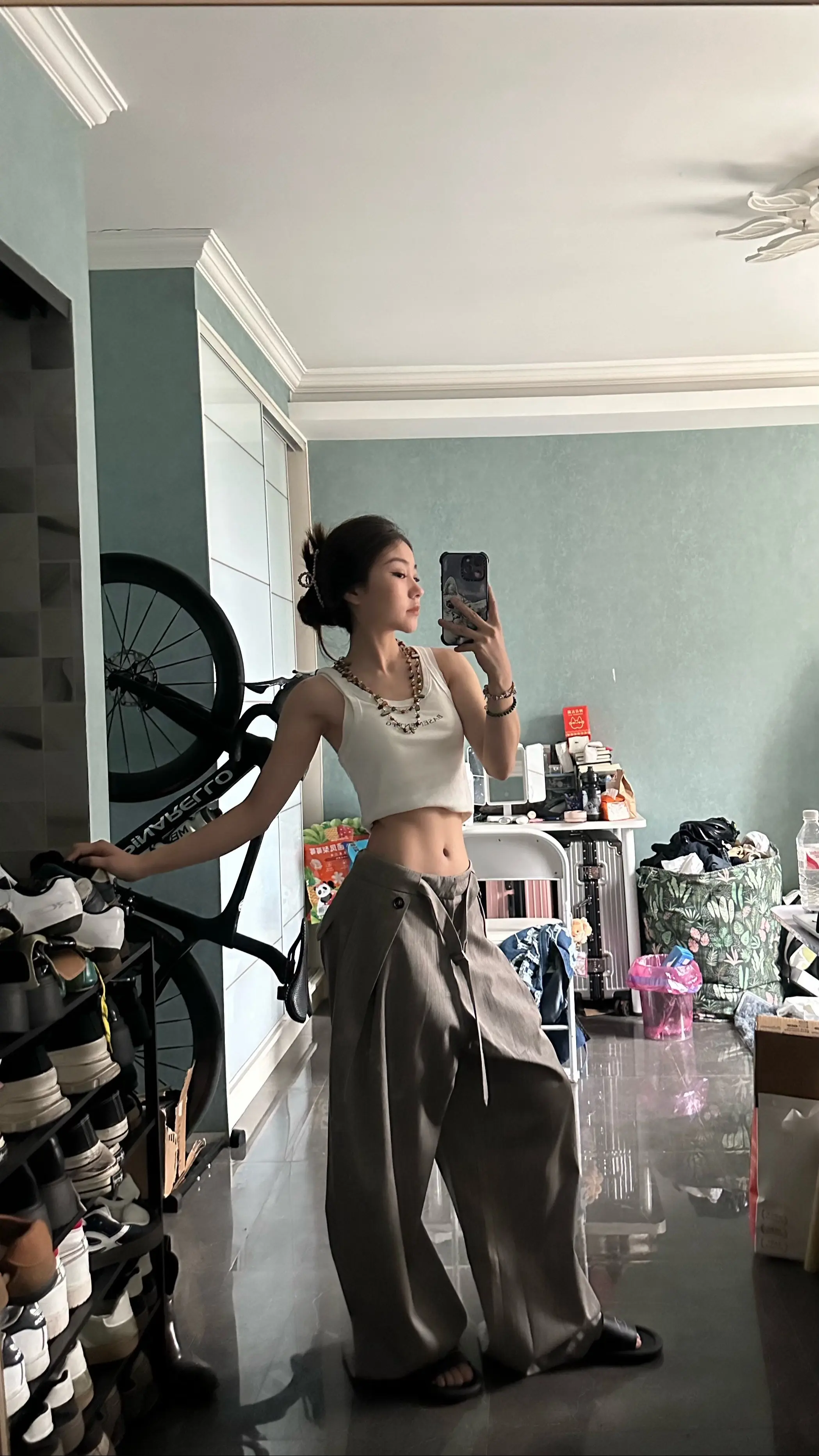 不断的敢面对镜头，接受自己的不完美