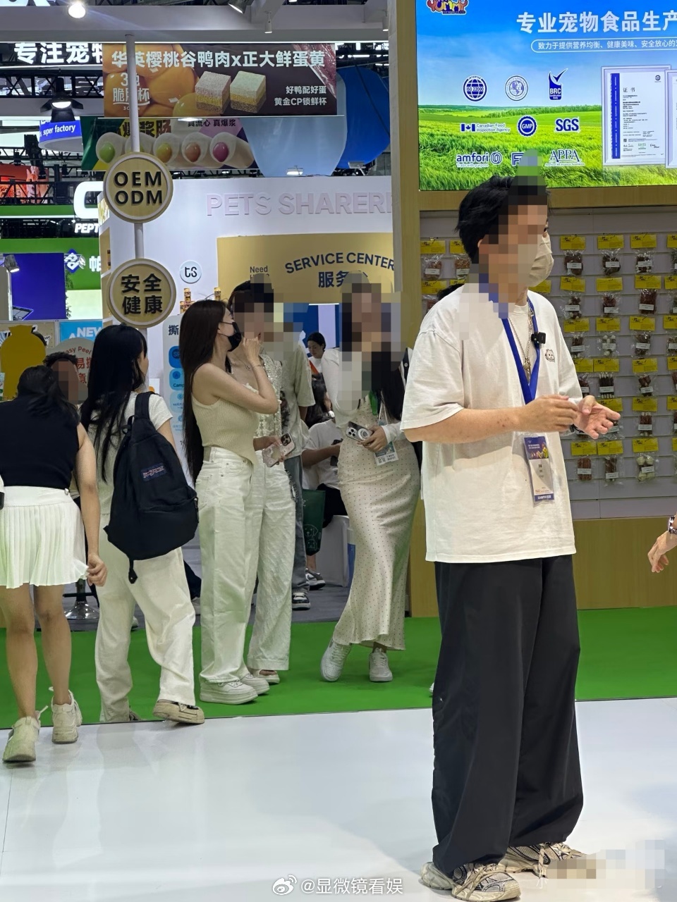 亚宠展偶遇叶珂看展偶遇叶珂有网友在看亚宠展的时候偶遇叶珂，还是第一次看到她线下的