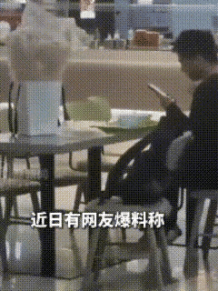 如今的年轻人心理素质着实欠佳，不就是表白未成功嘛，怎能靠打砸来发泄情绪！
近日，