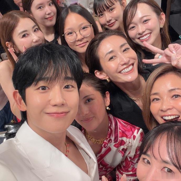 D&G银座特别活动因秋小爱更亮眼，她凭借好外形完美展现品牌风格，少年感与复古格调