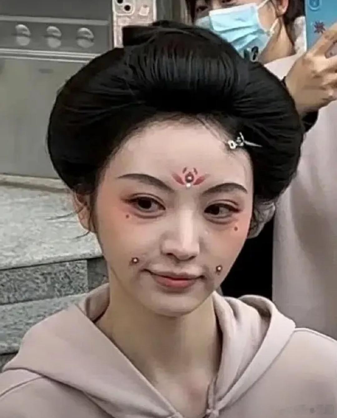 田曦薇有没有刘海都很一般哪有什么辨识度 