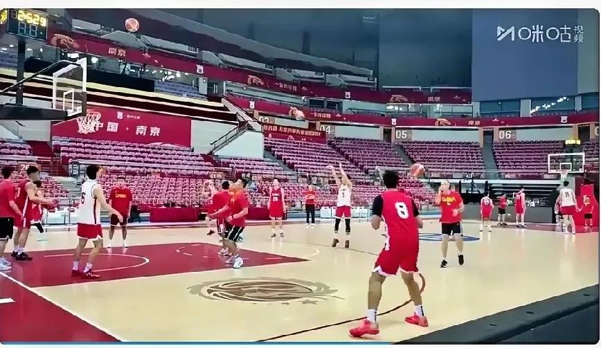 胡明轩赵睿练习三分球没用，波黑“五高阵容”是克星，最多对打澳大利亚有参照性

中