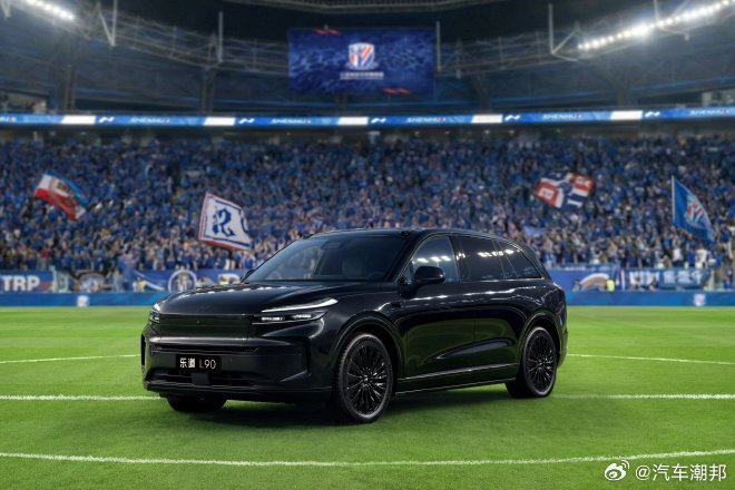 乐道L90 这次的黑骑士曜黑套装确实懂年轻人审美，12000 元拿下原厂黑化套件