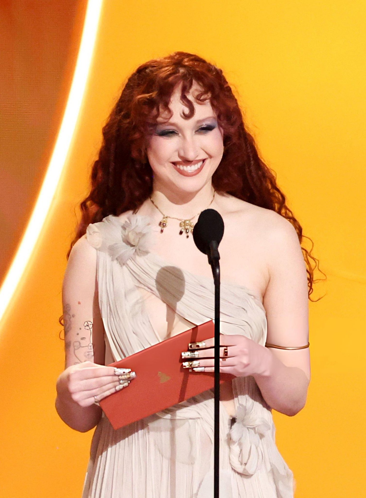 散发着“慈爱”光芒的Chappell Roan太美 