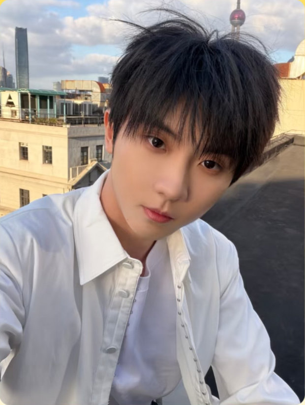 马嘉祺早期蛊王不是说说的，这张天台自拍我直接梦！