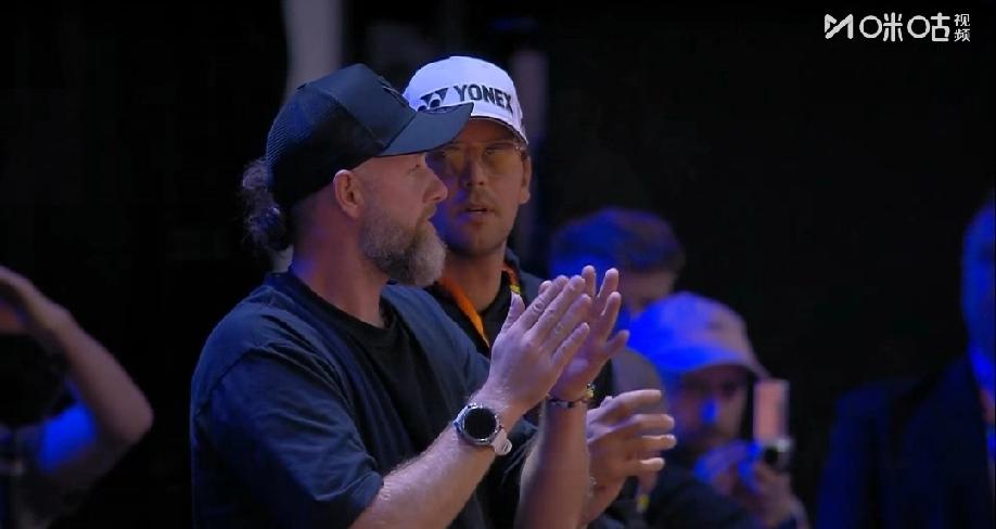 莱巴金娜夺得斯图加特站冠军，最开心的莫过于武科夫了，这下他可以和莱巴“夫妻”双双