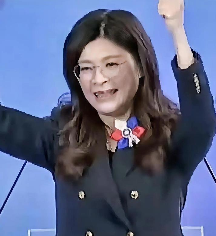 她一番话直接引爆全网讨论！这位女性领袖究竟有何魅力能让大家纷纷叫好？

别再说