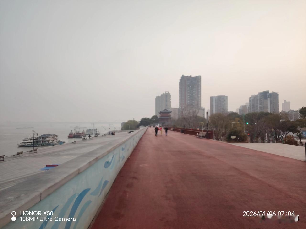 记录我的20262026年1月6日长江岸边晨练