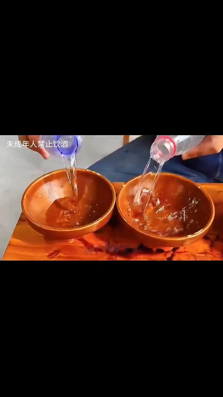 这是不喝酒就不让吃早餐的城市。我们这街每家早餐都是喝早酒，喝了3个小时，他们的饮