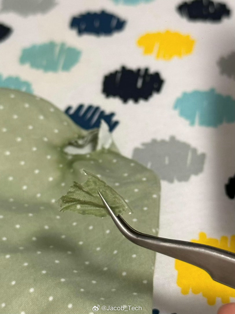 聚酯纤维是塑料的具象化 我的天…不行我接受不了这东西穿在身上真的能舒服吗