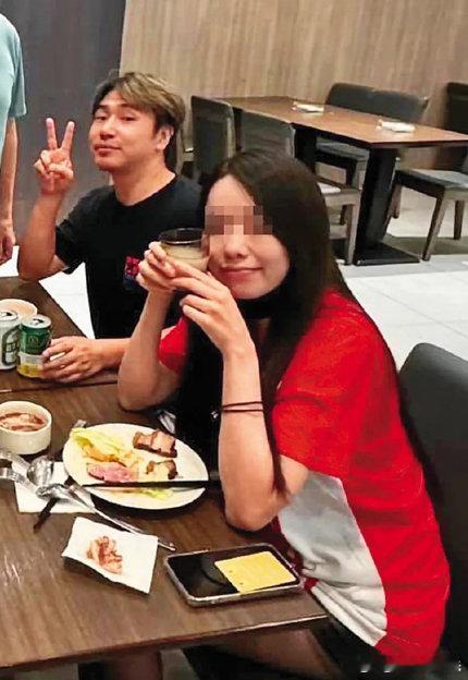 曝欧弟与老婆分居曝欧弟和老婆分居  据台媒报道，欧弟邻居爆料曾听过欧弟和他老婆大