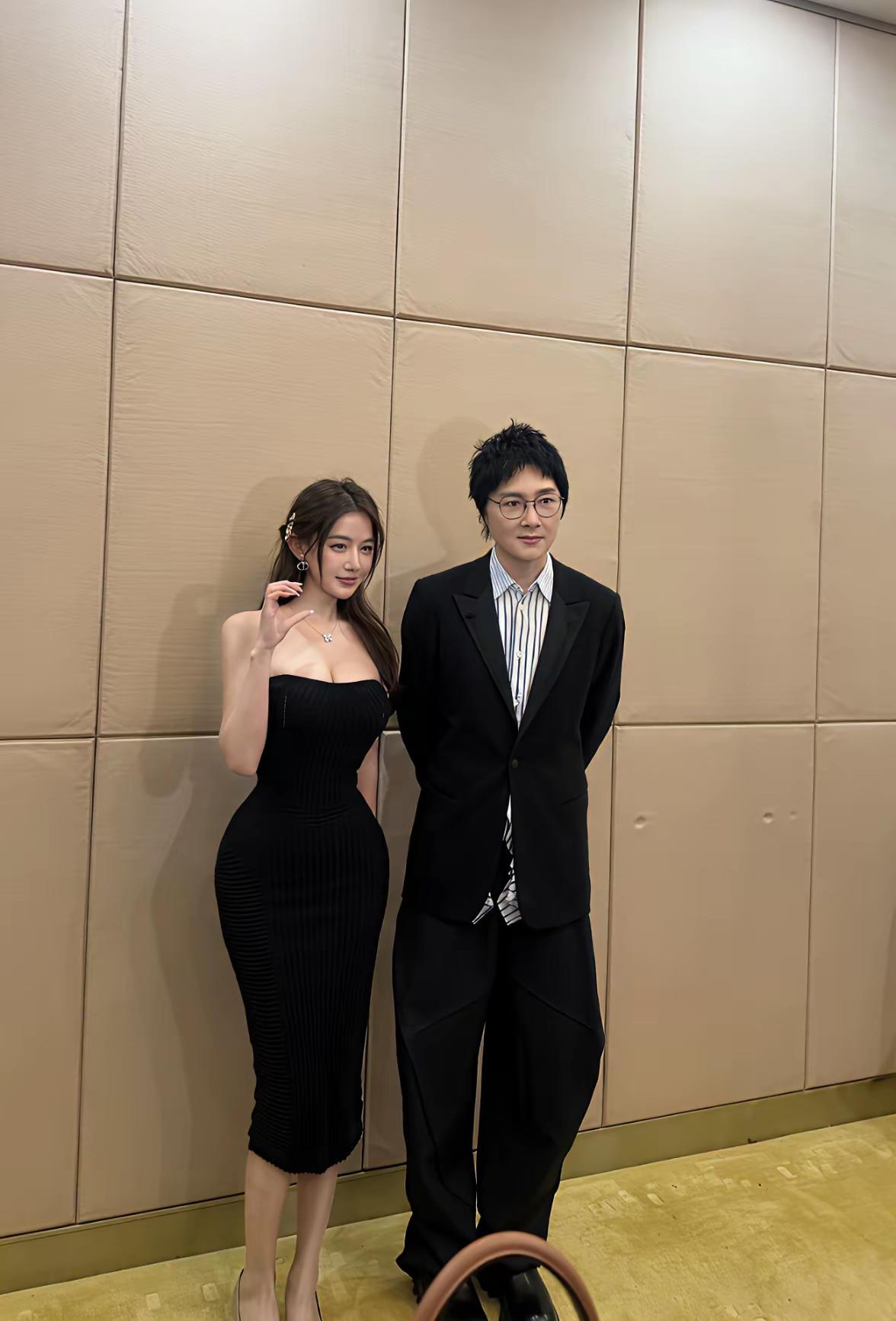 万万没想到，曾经那么壮实的歌唱界男神，怎么瘦成这个样子了，差点认不出来了……