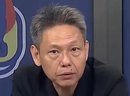 台湾时事评论员谢寒冰表示，你们知道中国大陆这两天在干什么吗？他在给全国的退伍军人