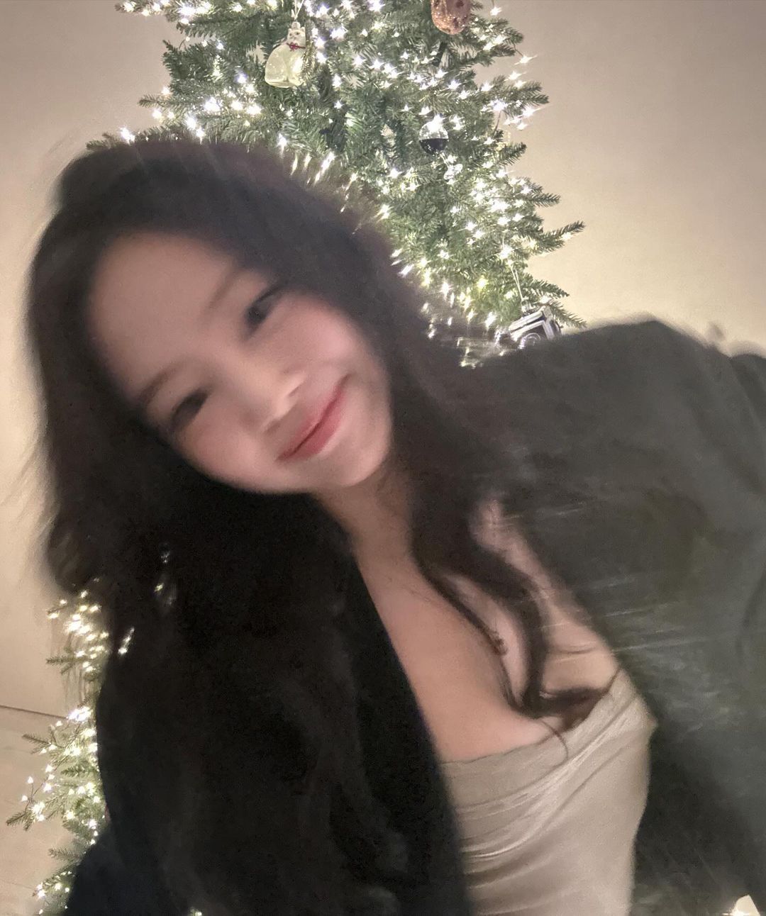 Jennie ins更新🖤 ​​​