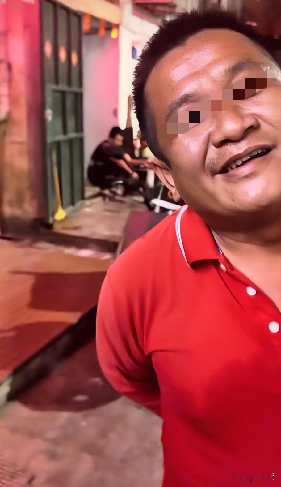 丢脸丢到家了
这就是三亚那名打人的男子，看样子也老大不小了，喝的点酒就不知道自己