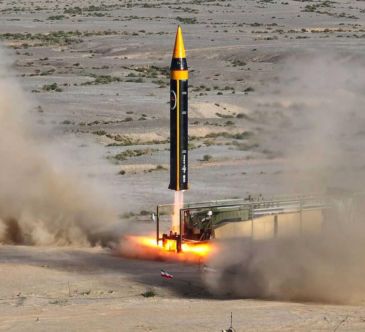 伊朗装备的 “法塔赫” 高超音速导弹