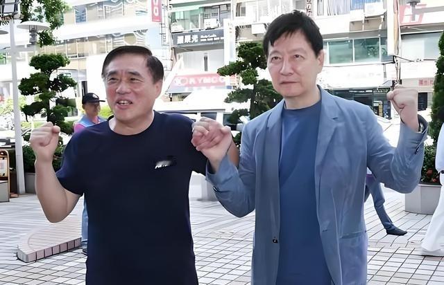 台湾政坛奇迹出现了，“蓝绿”终于合在一起，痛打郑丽文了！“蓝白合”还在规划中，“
