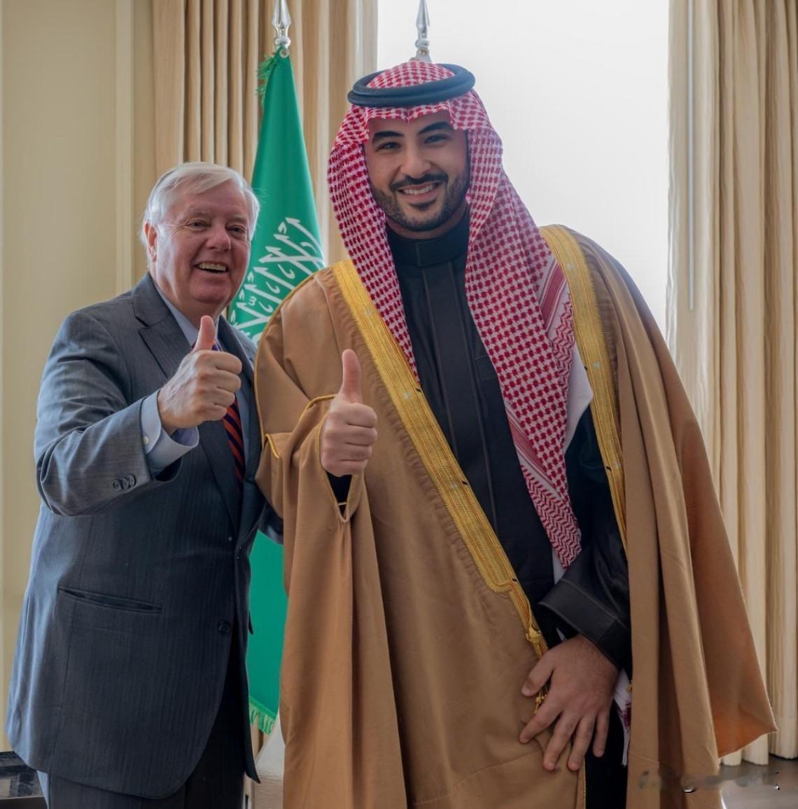 美共和党参议员林赛·格雷厄姆会见了沙特国防大臣哈立德·本·萨勒曼亲王。他称为点赞