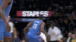 科比当年面对菜鸟哈登，被防到底线来了一计篮板后投篮！