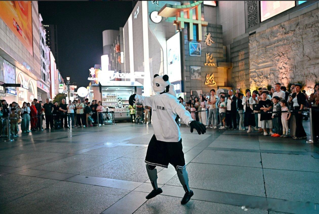 银河通用机器人将登春晚看腻了机器人跳舞？今年总台春晚看点升级！银河通用机器人跨界