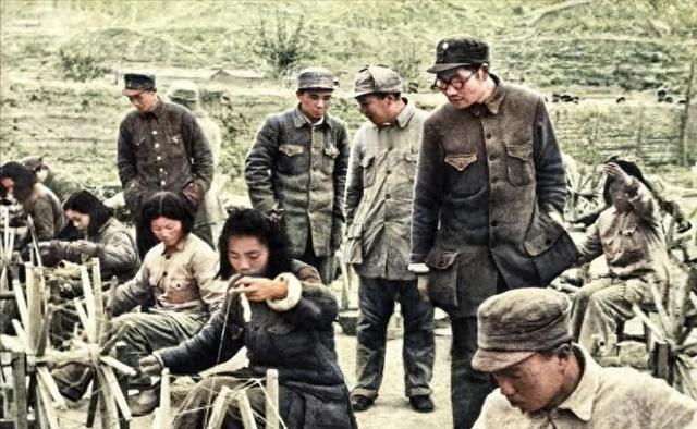 老一辈那段建设岁月，真不是书本上空洞的口号，全是实打实的真实过往。刚建国那会儿国