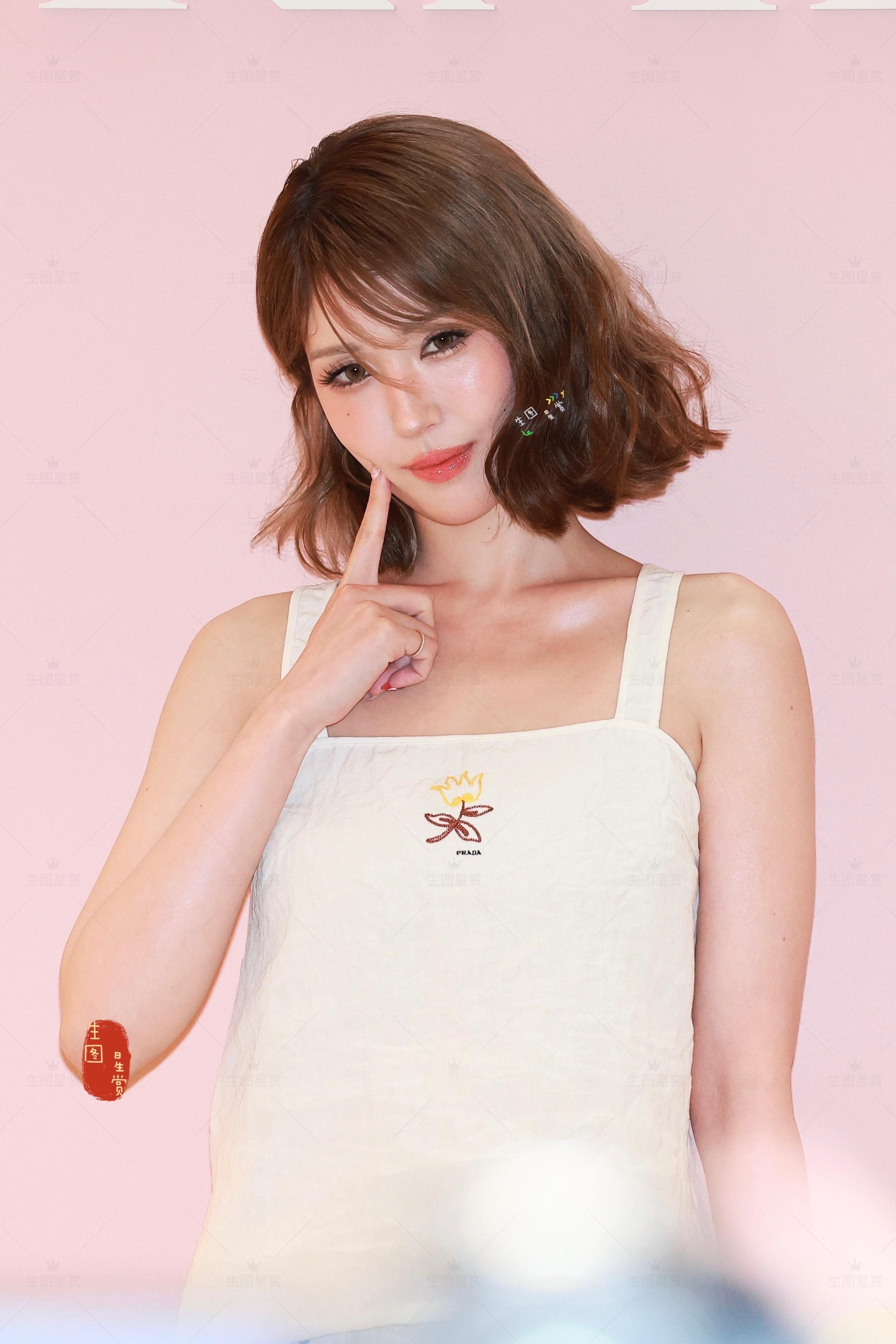 来自人间芭比Somi的美颜暴击💋全昭弥今日首尔Prada站台生图